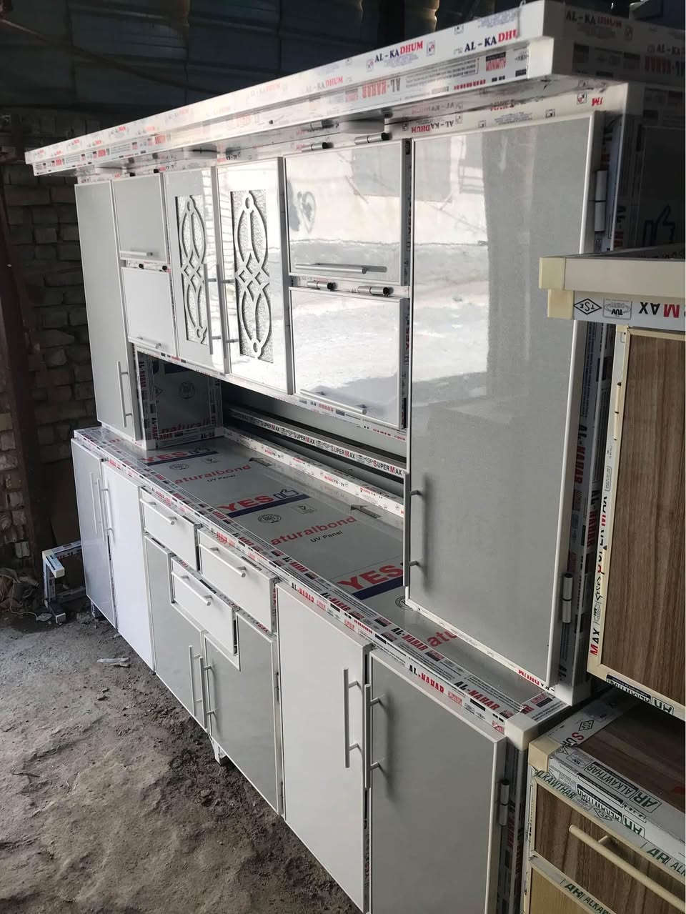 تخفيضات كاونتر مترين ونص ابو النزال شغل شرط التزكام مقطع اصلي بليت واحد ملم نرماده حفر نقش cnc تاج وكلوبات جراره بوري سكه شفط شغل درجه اولى مع سنك متر وربع مرمر ب٧٤٠ العنوان ناصريه شارع الاخلاص *********** ناصرية, ذي قار
