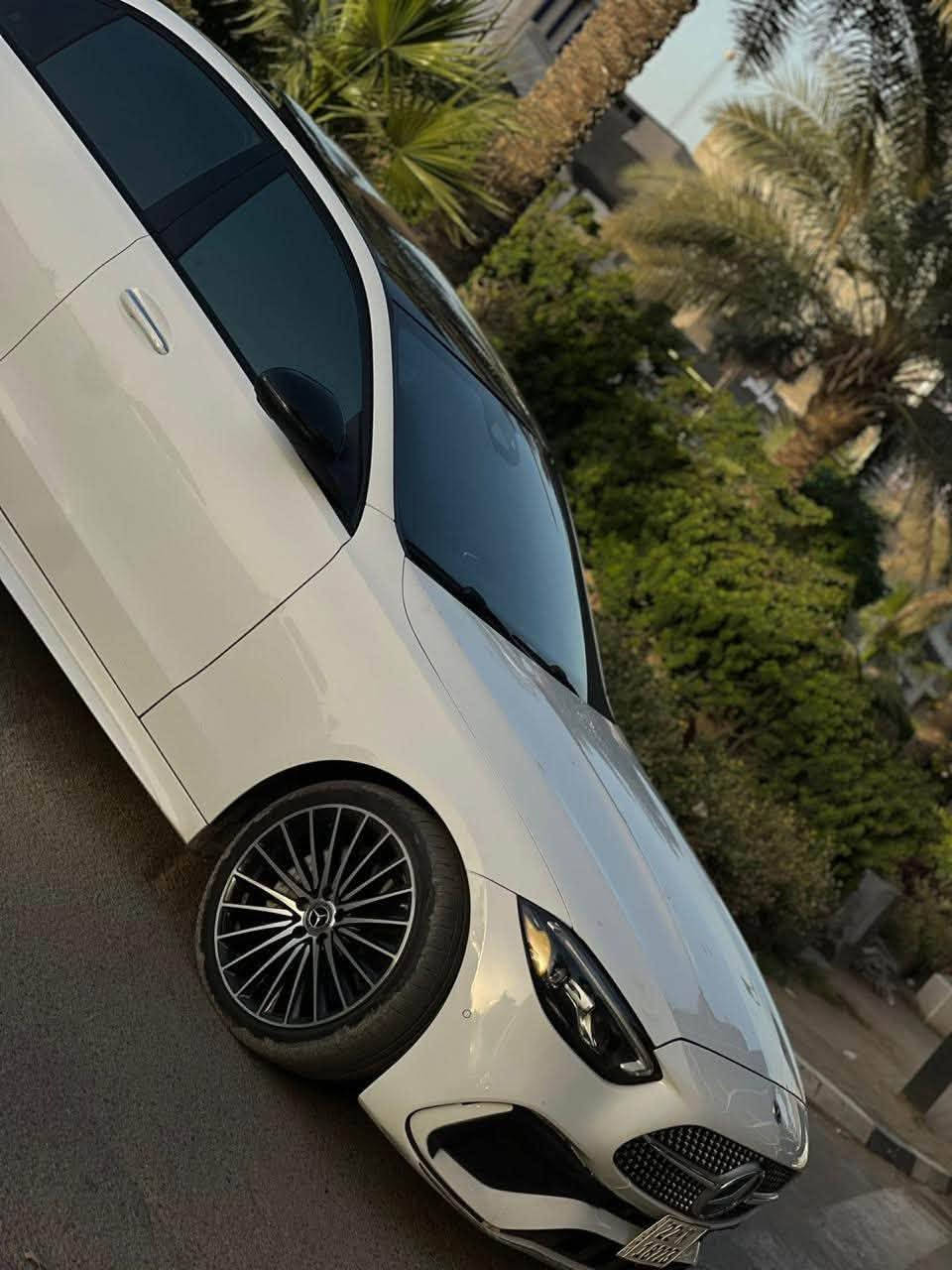 مارسدس c300 

موديل 2024 

حادثها بس بنيد مبدل نفس الون 

للبيع 
***********

