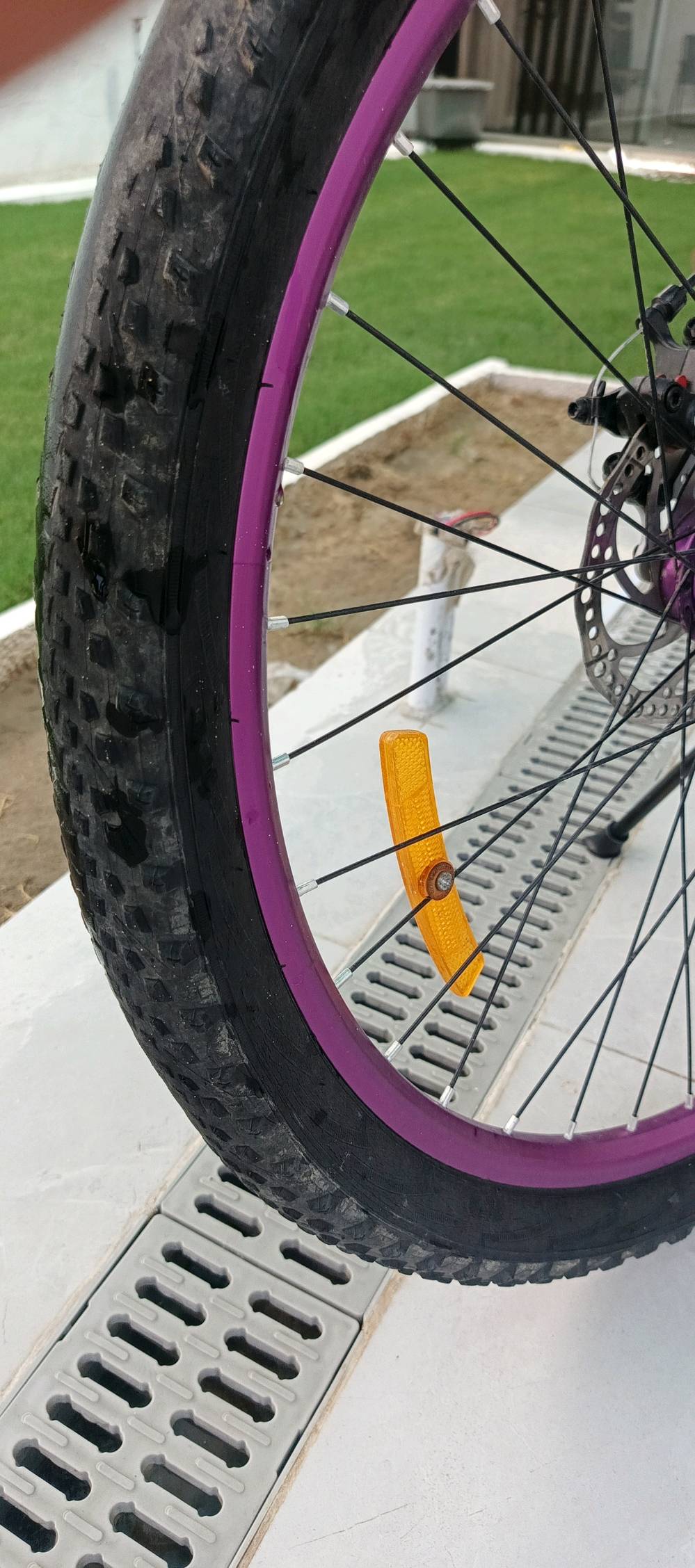 🚲 للبيع | EZEL Mountain Bike 2026 🔥

🔥 دراجة جبلية من شركة EZEL موديل 2026

⏱️ الاستخدام: أقل من شهر

🟣⚙️ المواصفات:

- 🪶 الهيكل ألمنيوم مو حديد، خفيف ومتين
- لون مميز بنفسجي ورصاصي
- حجم 26 مع تايرات جبلية عريضة
- دبل أمامي شغال 100% 💯
- گير 7 خلفي + 3 أمامي، جميع النمر شغالة بدون أي مشكلة
- بريك أمامي وخلفي دسكات (أقراص) 🛑
- واير الگير والبريك الخلفي دفن داخل الهيكل

⚠️ العيب الوحيد: يدة البريك الأمامي مكسورة، فقط يراد تبديلها.

💰 السعر: 185 ألف قابل للتفاوض
🤝 السعر بي مجال للجادين

📍 العنوان: الأنبار – الفلوجة

📞 للتواصل: ***********

📲 واتساب وماسنجر متواجد

🔥 الجادين فقط، حياكم الله ❤️