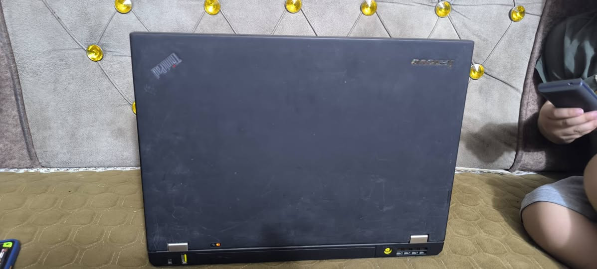 Lenovo ThinkPad T420) ​المعالج (CPU): Intel Core i7-2640M بسرعة 2.80GHz.
​الذاكرة العشوائية (RAM): 4 جيجابايت.
​كرت الشاشة (GPU): كرتين شاشة:
​مدمج: Intel HD Graphics 3000
​منفصل: NVIDIA NVS 4200M
​الهارد (Storage): هارد HDD ميكانيكي بسعة 320 جيجابايت (شركة Seagate).
​نظام التشغيل: Windows 7 Professional (معمارية 64-bit).***********
