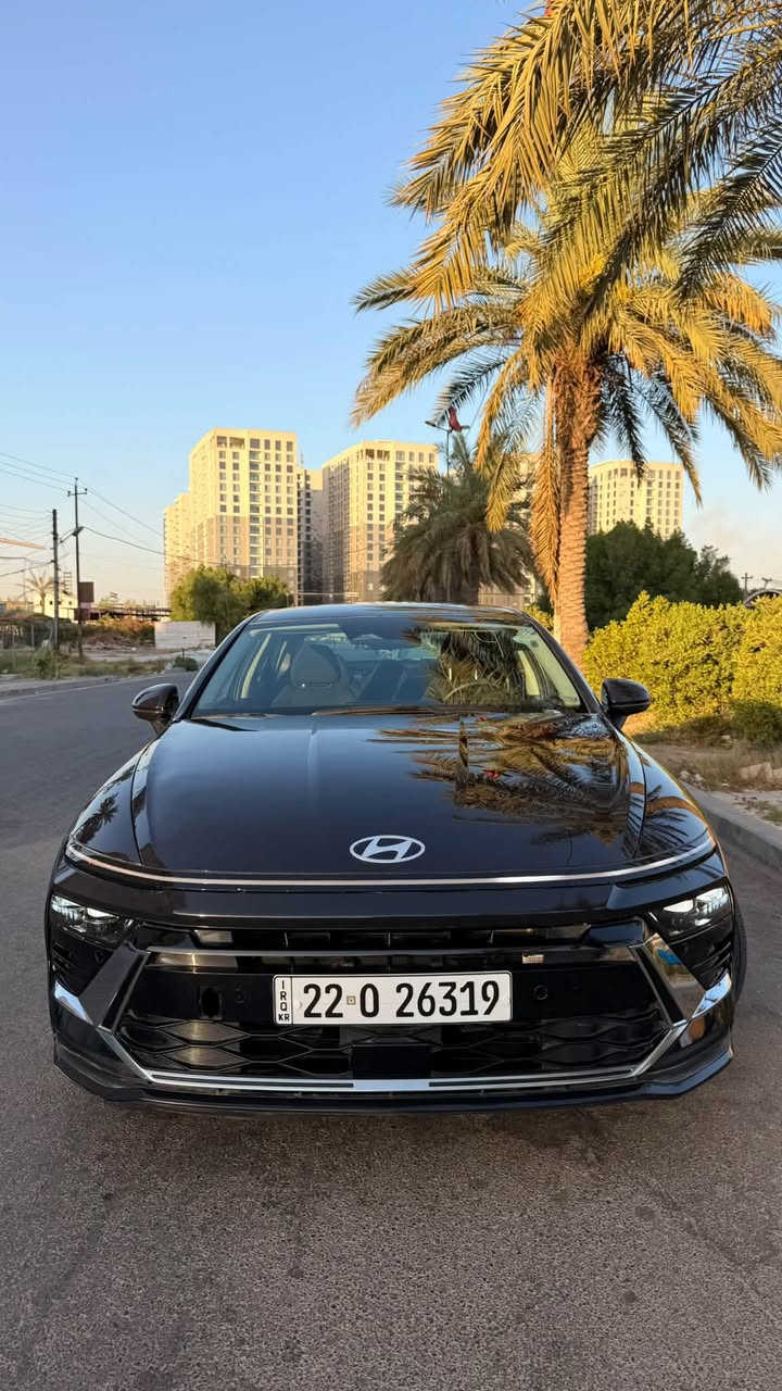 جديد و حصري و بسعر اقل من خواتها 
هونداي سوناتا 2026 بلو هايبرد 
ماشية / 8000 ميل 
حادث السيارة / جاملغ صبغ و حافة البنيد فقط بدون دواخل شاصي لغد كفالة 
ايرباك فقط ستيرن و راجع سستم كله شغال
مواصفات السيارة /
شاشة كبيرة متصلة و كير تعليك و انظمة القيادة شبه الالية و تحكم التبريد يكون شاشة لمس
و نظام تقديم و ترجيع من خلال الريموت
سعر السيارة / 179 ورقة و بيها مجال 
و ماكو ٢٦ بهل سعر 
مكاني بغداد السيدية 
***********
