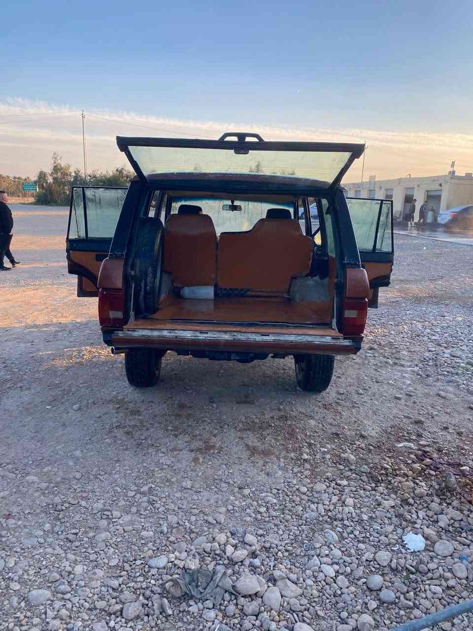 سيارة البيع رانج مديل ٨٩ رقم ديالى الفستفسار علة هاذة الرقم ***********
