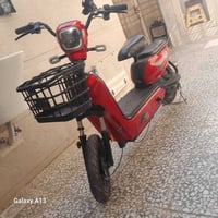 دراجة كهربائية • مقاس ١٤ • مستعملة