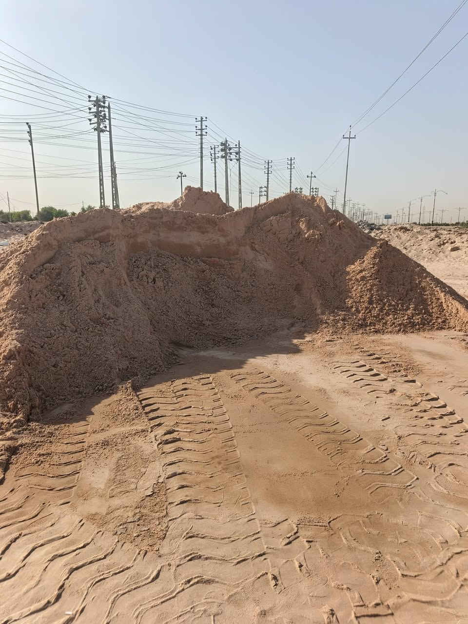 سلام وعليكم لتجهيز رمل خشن ولحصو وسبيس ورمل ناعم وجص و طابوك ***********
