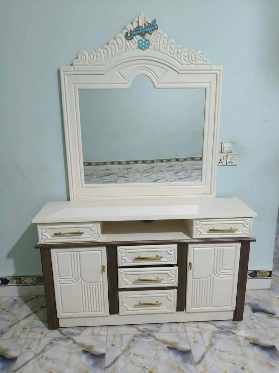 غرفه نوم للبيع نجاره عراقيه تصميم تركي السعر مليون وربع العنوان خنيطله شارع الكراج الرقم ***********
