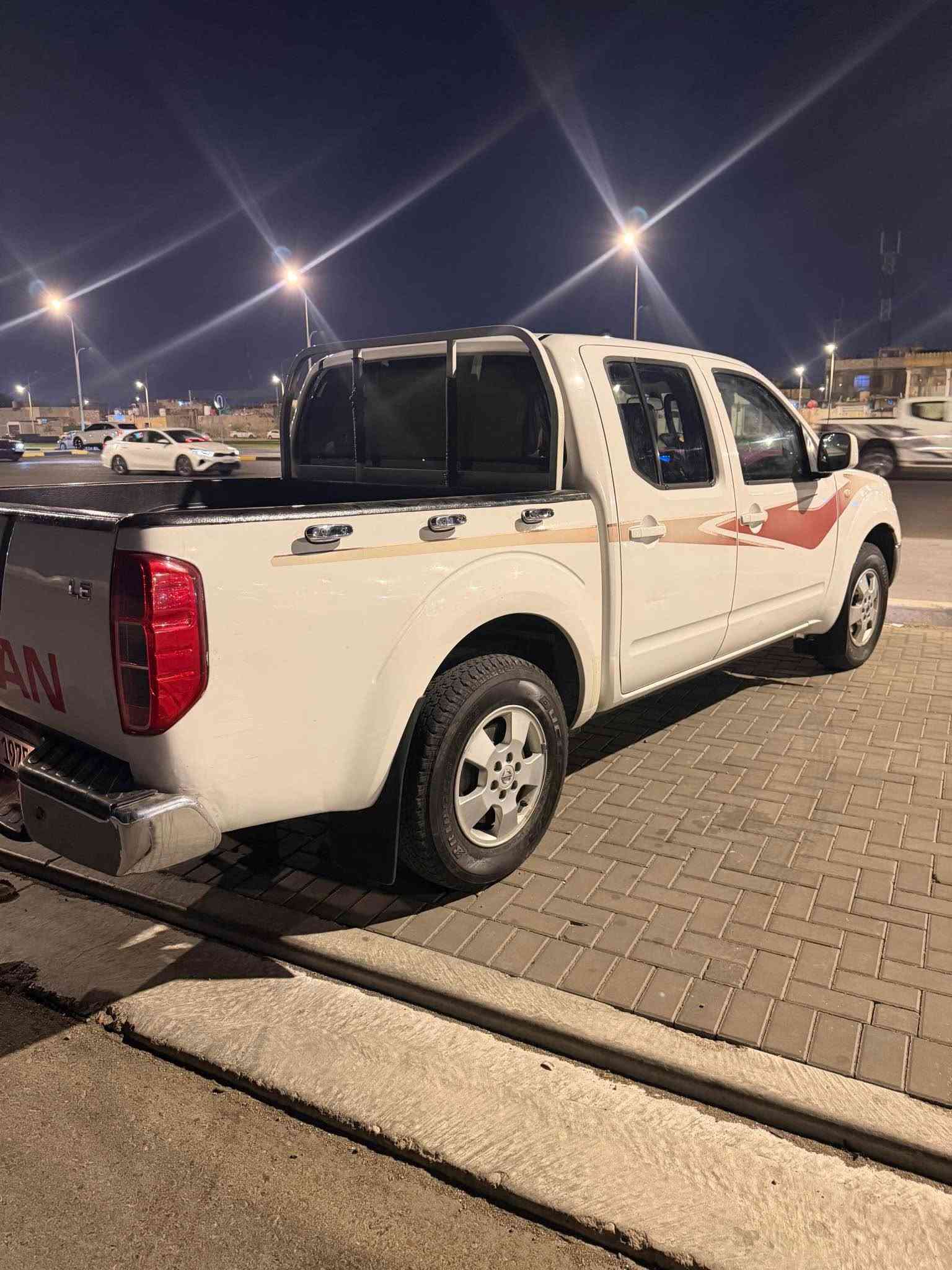 مكلف بنشر نيفاره مديل ٢٠١٤ بيه بنيد مبدل وبارد بالمدكر الخلفي ماشيه ١١٥ محرك كير تبريد كفاله السعر ١١٠ وبيه مجال الاستفسار على الرقم
 ‭***********‬ البصرة, العراق
