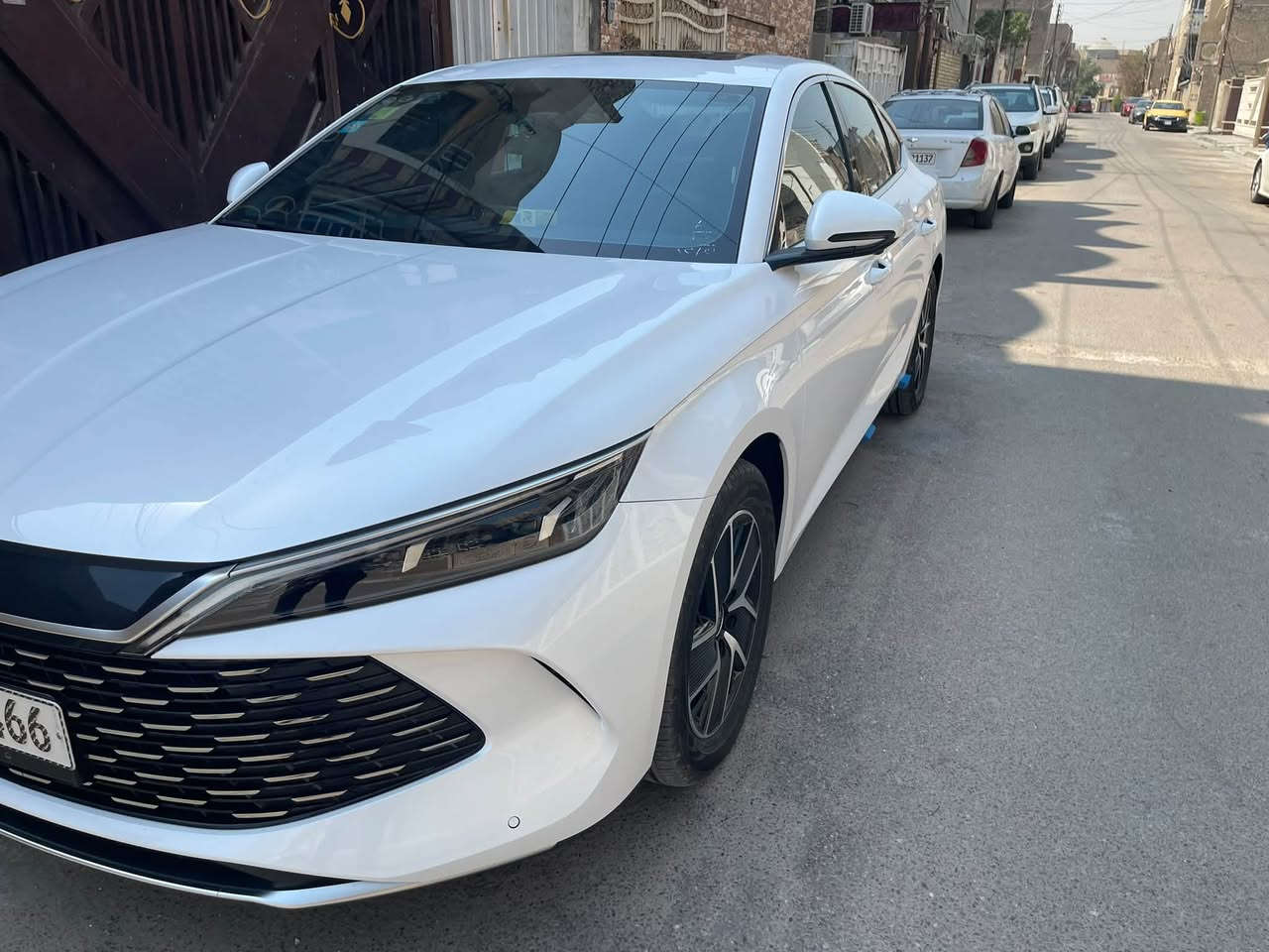🚗BYD QIN L🚗كن L
🚗سنة الصنع :-2024
🚗عداد المسافة الكلي 23400 الف كم 🚗فقط قابل للزيادة 
🚗ممشى كهربائي 11535 الف🚗
🚗ممشى محرك 11880 الف🚗
🚗مدى البطارية :-120 كيلو متر🚗
🚗رقم بغداد بأسمي شخصيآ
🚗المواصفات :- 🚗
🚗1- فتحة سقف بانوراما
🚗2- بصمة ابواب وصندوق وتشغيل
🚗3- كرسي السائق فقط كهرباء
🚗4- داخل جلد 
🚗5- شاشة قلاب 
🚗6- 4 كامرات دوارة
🚗7-حساس امامي خلفي 
🚗8-حساس خلفي
🔚بيها ملاحظة مأشر عليها داخل الصور🔜
🚗العنوان :-بغداد البلديات
⬅️السعر :-26 مليون 500 الف د.ع بيها ⬅️مجال للشراي 
🔔للتواصل :-*********** بي واتساب♥️
