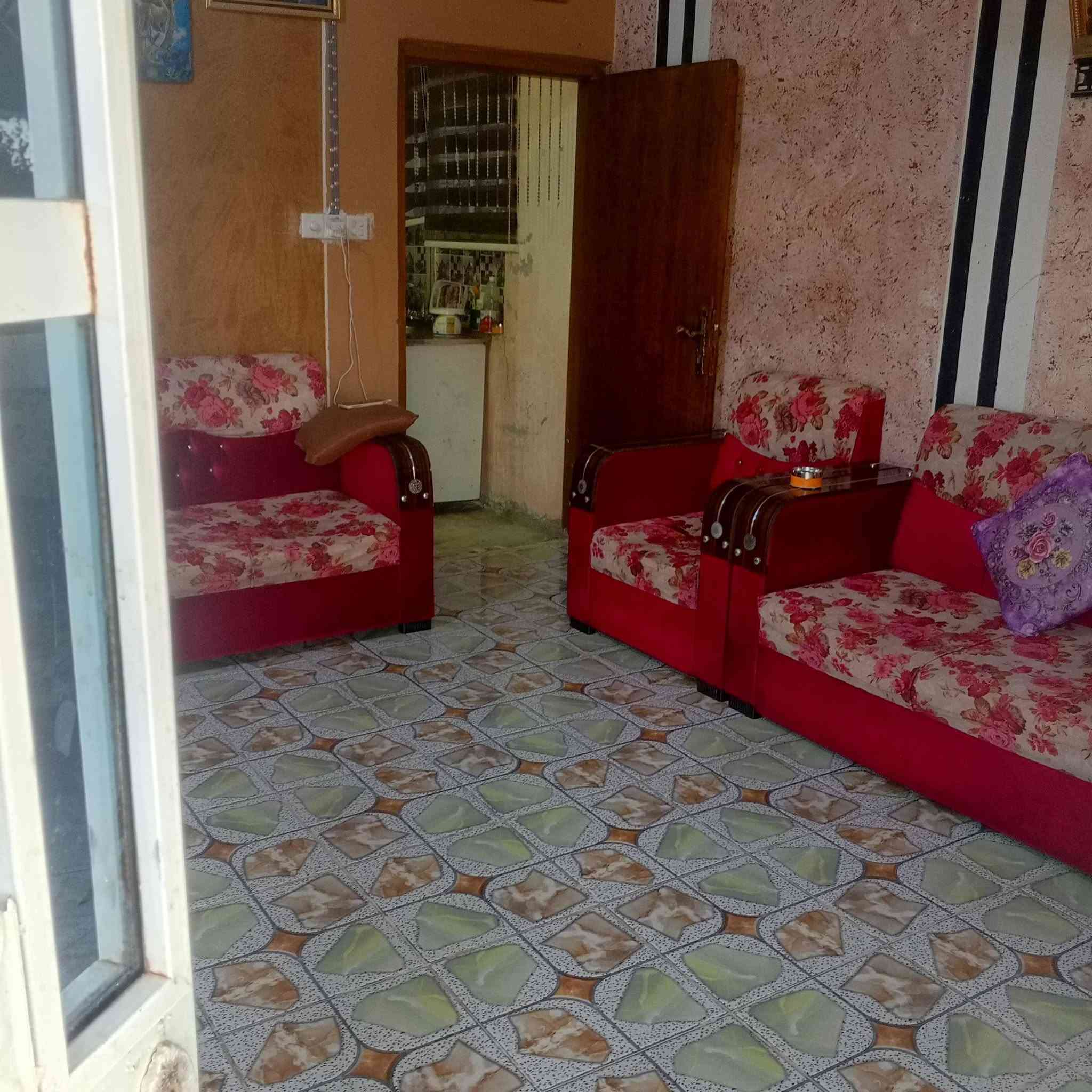 السلام عليكم
بيت مشتمل للبيع يحتوي على صاله واستقبال ومطبخ وغرفة نوم وترك داير البيت وگراج وصحيات الموقع الصويره حي العسكري الخمسه دونم شارع 15 يبعد عن شارع الشهيد عمار 20 متر مجاري وكهرباء خطين كاملات 

السعر 35 وبي مجال 
للاستفسار الاتصال على هذا الرقم ***********
