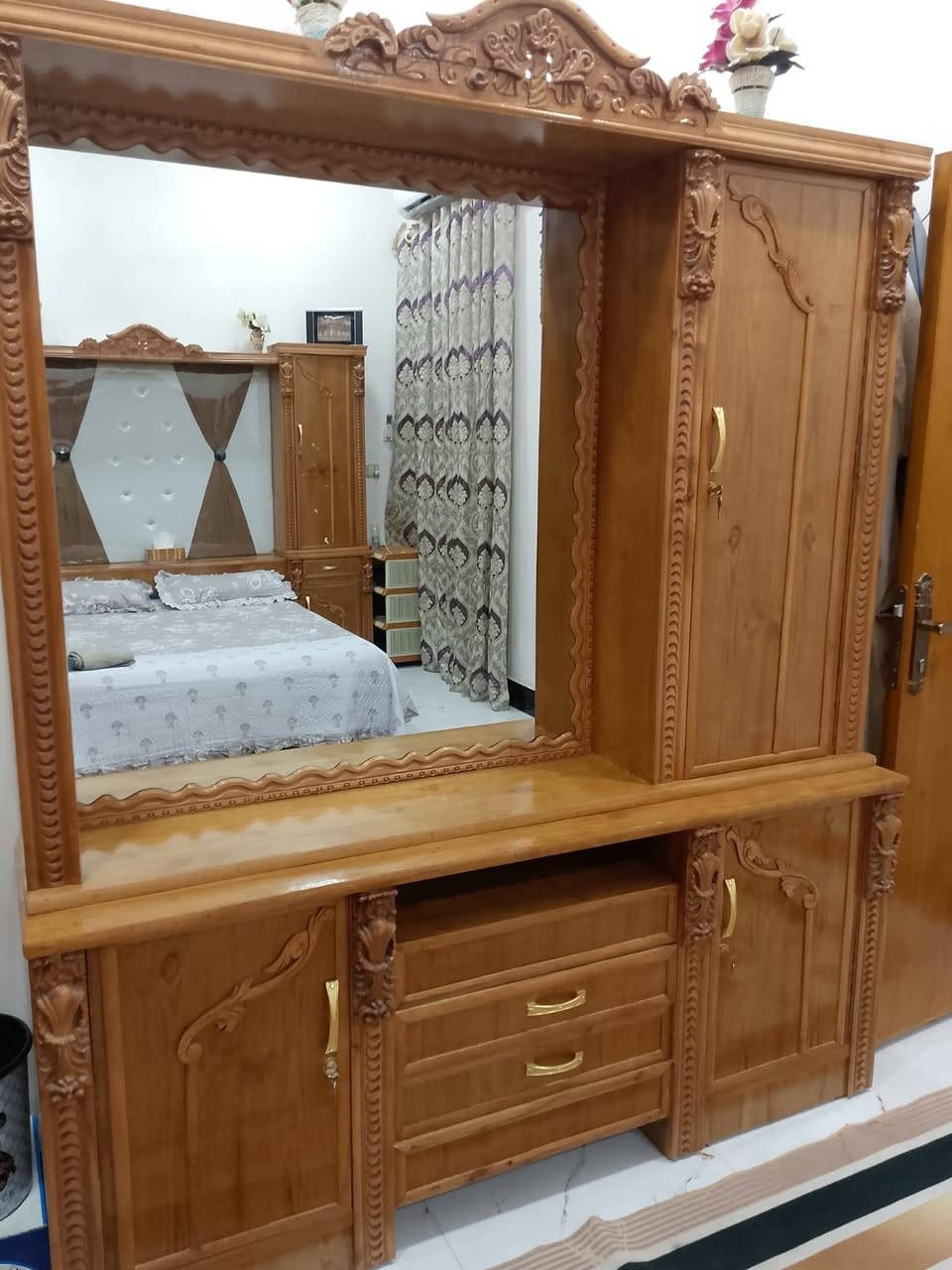 السلام عليكم ورحمه الله وبركاته غرفة نوم جديده كامله العنوان ميسان السعر مليون ونص بيه مجال قليل انتصل وتدلل ***********
