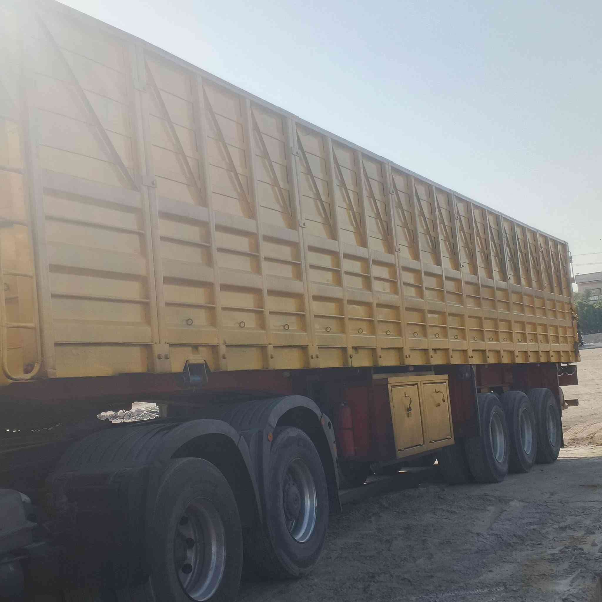 للبيع عربانه طول 12 و60 دناكير 14  شاصي بلوم 
كهربايات هوا كله جديد تاير جدد وبين فوك نص عمر صطابيه خلفيه صناديك ثلاجه  المكان بصره *********** مكان البصره    سعر 120 بيه. مجال شراي تصل رجأن
