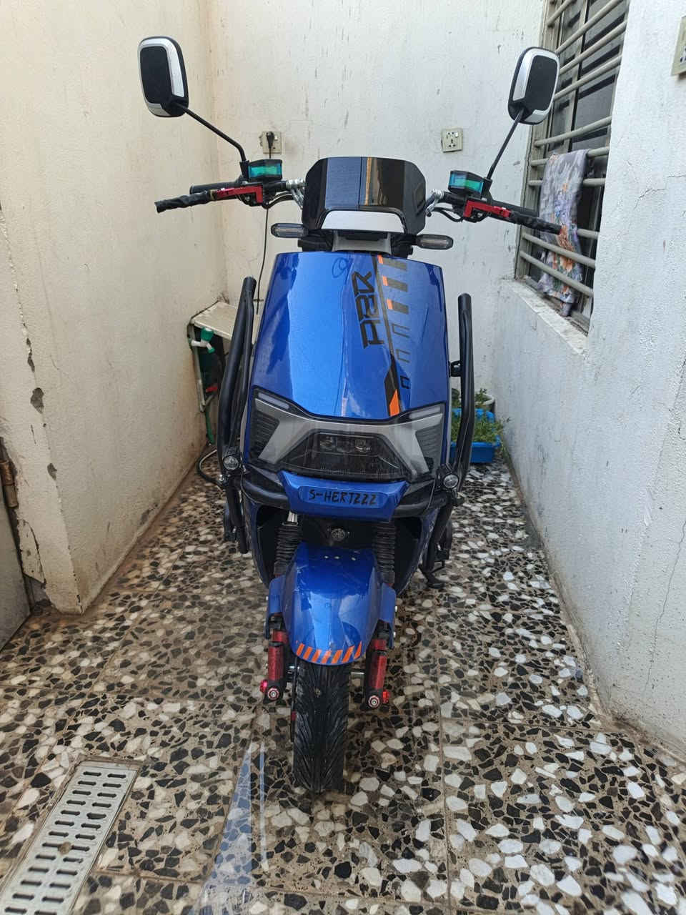 سلام عليكم
دراجه شحن بوليسي سبورت 
ملف 3000 بطاريات 6 ليثيوم
تمشي 70 كيلو بشحنه الوحده 
سرعته الحقيقي 70 
نزلته جديده صارلي 15 يوم 
سعره 950 وبيه مجال 
رقمي *********** فقط واتساب
