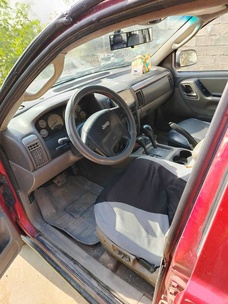 جيب شيروكي 2003 كير محرك بلادي محرك ٤٠ سياره حلوه مثل ما موضح بل صوره بيهة جم ملاحضه. سياره شويه تأخر بل تشغيل لا صرف ولا تبخير  تبريد كنبريسر واكف  مراوس باجيرو كاز او كالوبر كاز. مكاني شعله ***********
