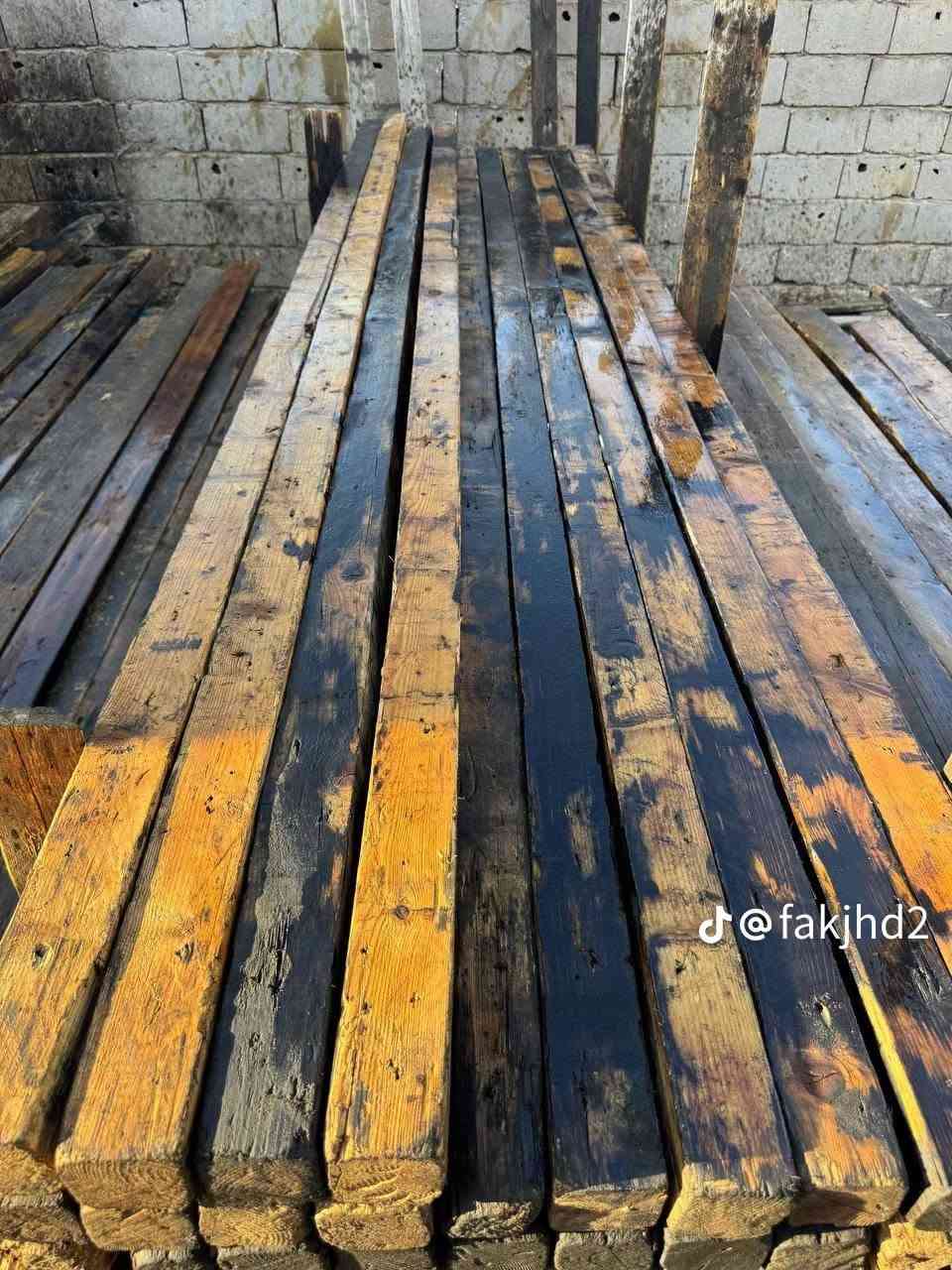 من رخصت صاحب الكروب
يوجد قالب خشب شعندك نشتقل انتينات 
بيوت نكر حمامات تواليتات بيتونات شعند نشتقل 
***********اتصل وتدلل 
وللفقير نشتقل بلاش 
واسعارنة جدأ مناسبة.
