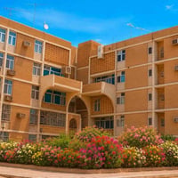 شقة فرنسية • ٣ غرف • مصعد شغال