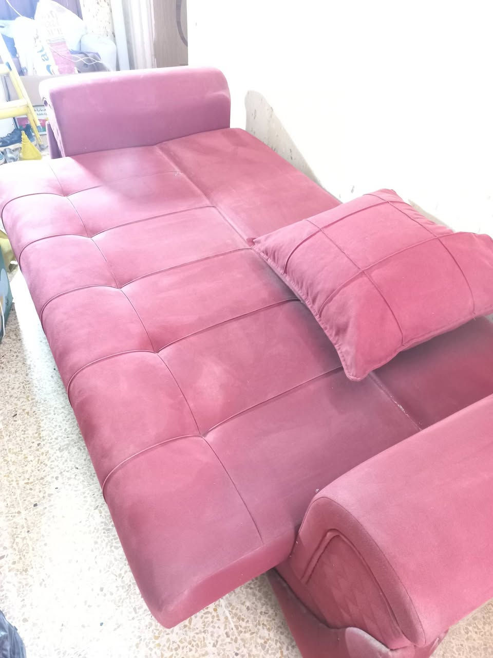 نص ديوان ٣قطع  للبيع ب200وبي مجال
وزن ثقيل تركي يتحول سرير وبي مكان خزن اغراض جوه 
قطعتين زغار وقطعه اكو بعد قطعه ماطالعه بالتصوير 

ويا 6مخاد كبار 

السعر 200وبي مجال المكان حله قرب جامعه بابل

***********واتساب
