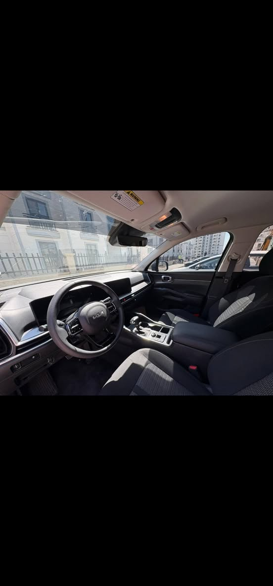 كيا سورنتو 2025  LX  ماشيه  16800 بيها قطعتين صبغ وشويه تعديل بالبنيد  بدون دواخل  بجم وظهر كبس   سياره  جاهزه  مابيها نقص برغي ترايها مال زيرو   العنوان اربيل .   *********** أربيل, العراق
