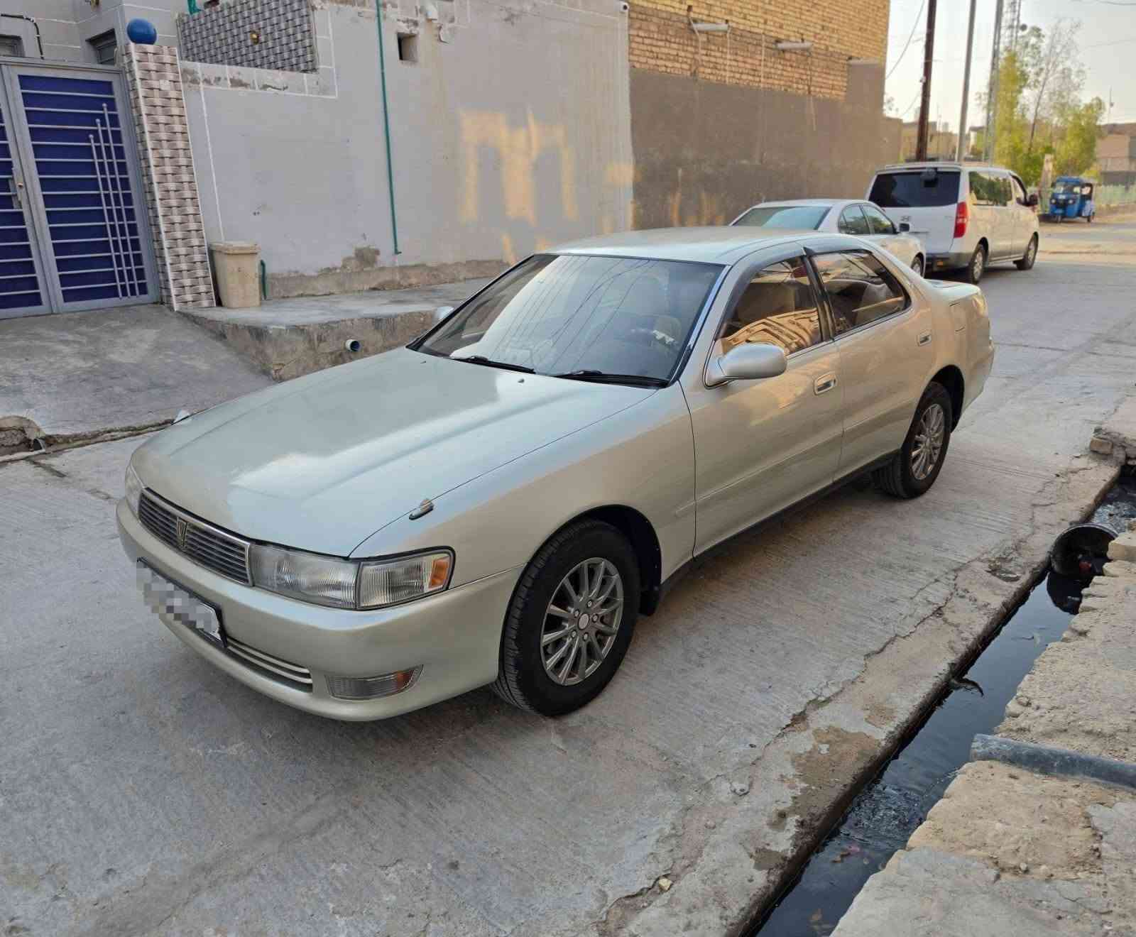 سيارة كرستا للبيع
موديل 1993 السيارة جاهزة تبريد حدادية 
مكفولة محرك 2500 والگير رقم بغداد إنگليزي 
السيارة نظيفة كلش وصورها گدامك وتجي تشوف بعينك نفس نظافة الصور #السعر60وبيها_مجال
المكان ذي قار قلعة سكر 
للأستفسار رقم الهاتف ***********
@إشارة

