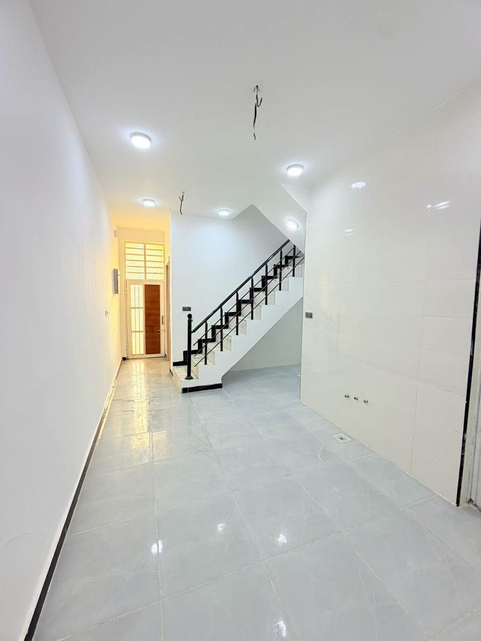 المساحه 70متر  
💰 السعر: 32 مليون (قابل للتفاوض)
🏗️ البناء: طابوق  جمهوري
🏠 الأساس والسقف: صب كونكريت مركزي 

مواصفات البيت:
✅ غرفة نوم 1 🛏️
✅ أستقبال 
✅ صالة 🛋️
✅ مطبخ 🍽️
✅ صحيات 🚿

الخدمات المتوفرة:
🔹 ماء 💧
🔹 كهرباء ⚡
🔹 شوارع مبلطة 14 متر  🚗
🔹 مدارس قريبة 🏫
🔹أنترنيت ضوئي 
🔹 خط مولده 
📍 الموقع: النجف – حي ميسان، شارع الزوار 
قرب شارع 60 
📜 طابو زراعي (إقرار محكمة)

📞 للتواصل: ***********
