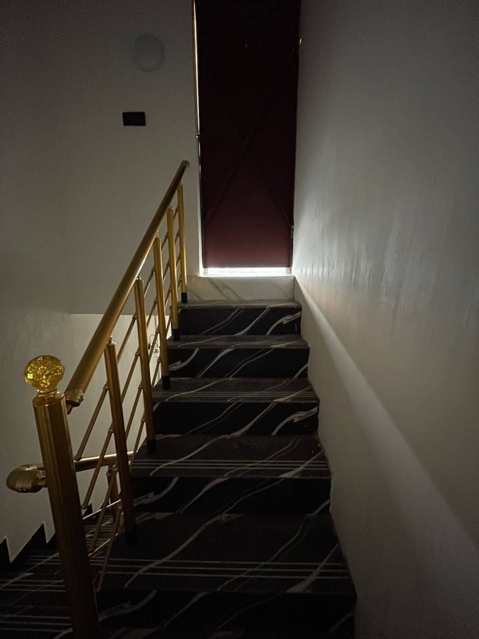 🏠 بيت بناء حديث درجة أولى للبيع – جاهز للسكن
📍 الموقع: البصرة – أبي الخصيب – طريق الوسطي، قرب المدرسة الصفره

📐 المساحة: 110م²
📝 الطابو: زراعي باسم عراقي أصولي
📄 سهم أو نسخة + وكالة
👤 صاحب الأرض عراقي حي يُرزق

يتكون من:
🛏️ غرفتين
🛋️ صالة
🏡 ديوان
🍳 مطبخ
🌿 طارمة
🚿 صحيات داخلية وخارجية

✨ البيت جاهز من كل شي وموقعه مميز
💧 ماء | ⚡ كهرباء | 🛣️ شوارع مبلطة
🏫 مدارس قريبة | 🛍️ مراكز تسوق
🔐 منطقة هادئة وآمنة

💰 السعر: 70 مليون
🤝 قابل للتفاوض

📞 للتفاصيل: ***********
***********
