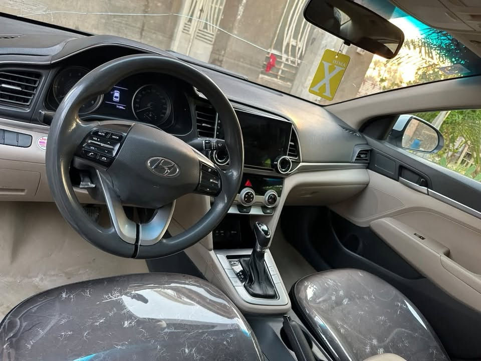 سلام عليكم
الانتره 2020
 خليجي
(كفاله عامه )
(ما عده بارد مكانين شي بسيط ) 
رقم بغداد نكليزي 
ماشيه (71)
مكينه 2000 دوش 
فول واحد عله واحد 
فتحه سلايت
 زنون
 بصمه
قطعتين تبريد
 تحكمات ستيرن
 مرئي شفط 
 شاشه كبيره 
 انضمة قياده 
يدات نيكل
حساسات امامي خلفي
السعر 147وبيه مجال 
مكان (السياره كربلاء طويريج )
***********
