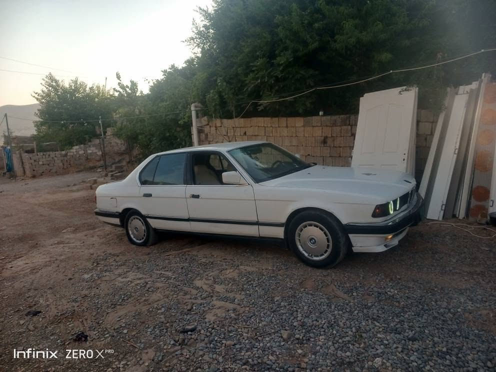 سڵاوی خواتان لێبێت bmw 735 مەکینە فەل گێڕ عادی   زۆر جوان و ڕێک و پێکە سەنەوی ئەسڵی و وەکالەتە  بەرگە درگای لۆک لۆکە  تەقەو ڕەقەی نیە ١ سەرە دەبڵی لای سەیاق ودواوە دەنگی تیایە 
سەیارەکە کاسکێتی سوتاوە ئیشیش ئەکات من بە حسابی بێ مەکینە ئەیدەم بۆ گۆڕینەوە لە سلێمانیم 
*********** السليمانية, العراق

