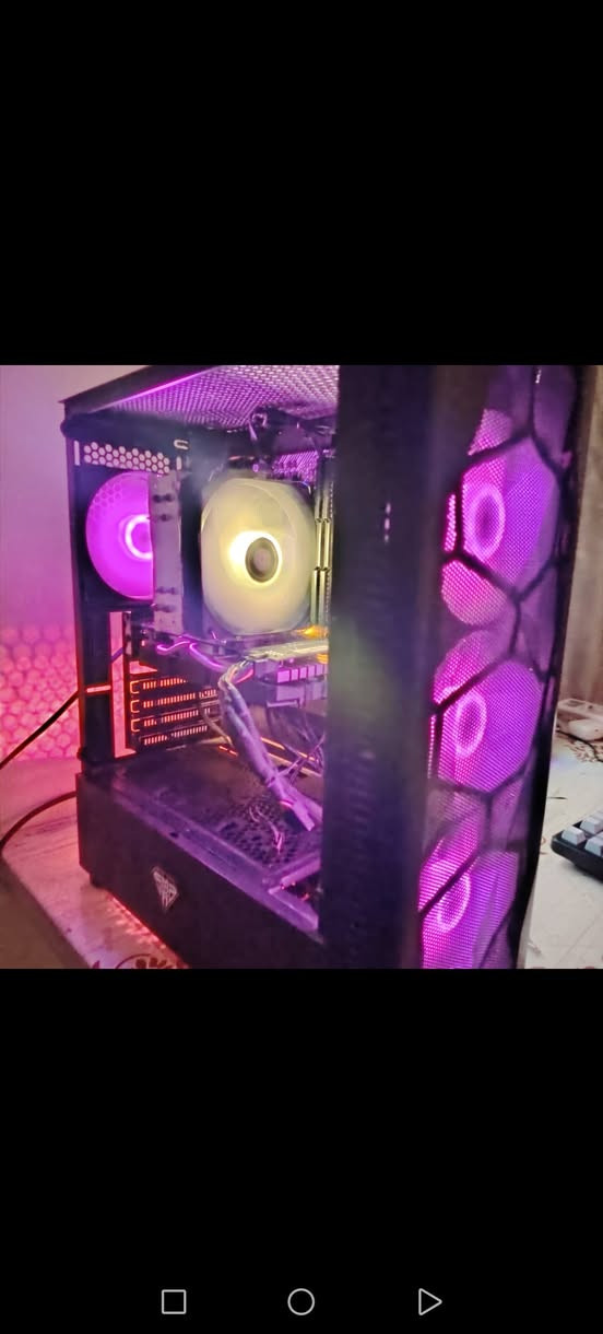 PC GAMING للبيع – تجميعة قوية ونظيفة
المعالج (CPU):
AMD Ryzen 5 2400 GE

 كرت الشاشة (GPU):
AMD Radeon RX 580 8GB

 الرام (RAM):
16GB (2×8GB) DDR4 3200MHz

 التخزين (SSD):
512GB

 اللوحة الأم (Motherboard):
B450M-K

 مزود الطاقة (Power Supply) 
650 WHT 

 الكيس:
Gaming Case مع مراوح RGB

 السعر: 550 ألف دينار

 المكان: بغداد جميلة 

 رقم الهاتف: *********** 

 الجهاز نظيف وجاهز للاستخدام والألعاب
 للاستفسار والتفاصيل راسلني خاص

