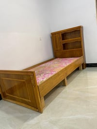 سرير • مستعمل • استخدام قليل