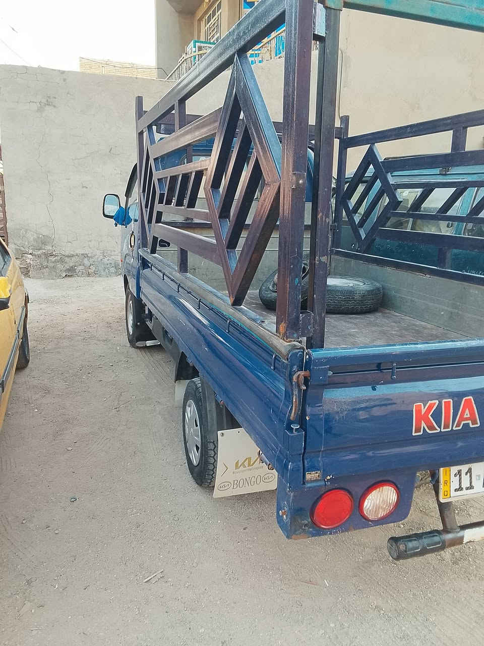 السلام عليكم كية حمل للبيع موديل 2008 نضيفة مكفولة من ضربة سيارة مرشوشة رش مكفولة كير و اكسن مكفولة من شاصي لا تبخير ولا تنقيص السعر 87 ورقة وبيها مجال سنوية 28 عنوان بغداد الرشاد *********** الشراي يتصل
