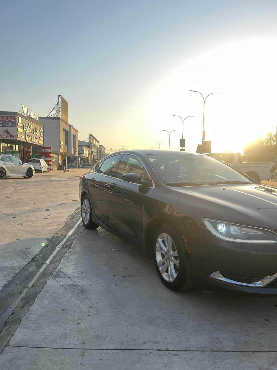 كرايسلر c200
للبيع
* الموديل: 2017
* المحرك:2,400 
* غرفتها:اسود  جلد 
* اللون: اسود 
* رقم اربيل
* تحويل مباشر 
* ماشية :(166000 ) كيلو وليس ميل 
* المواصفات: شاشة كبيرة كار بلي اندرويد اوتو وتحكمات  الاصلية مال اوباما سعرها 300 ، كاميرا خلفية، تشغيل بصمة وعن بعد ،  بلوتوث، مثبت سرعة، تبريد ثلج, كشنات اوتو تدفئة جلد 
* غرفتها جديدة مال شركة 
* داخله كلين بيه هنا بابين صبغ  موجود رقم الشاصي .
* ايربكات كلها سليمة
* السيارة بحالة ممتازة وجاهزة للاستخدام مكفولة من كلشي 
* السعر: 105 ورقة  وبيها مجال قليل
* مكاني موصل حي الوحده 
***********
