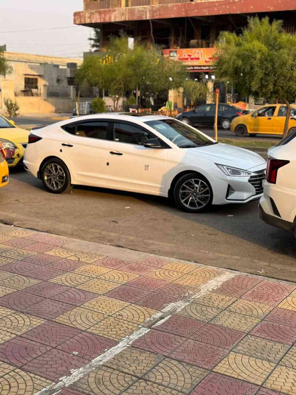سلام عليكم
ELANTRA 2020 
خليجي شركة العامة 
محرك 20 دوش شرط بدون دونز  كير ايتي شركة 
ما مفتوح بيها برغي 
رقم أربيل هزى وسنويه وكابون باسمنا 
فول مواصفات  
ماشيه 130 الف km
فتحه سقف بصمه رادارات 
حساسات أمامية خلفيه 
بصمه ابواب بصمه تشغيل 
لايتات زينون حواجب 
السياره علا وضع شركه 
بيها بارد يم قبع البانزين وبيها كرت باب سائق فقط 
تايرات جدد باتري جديد طخمها جديد  دوشمه شامله لكل غرفه السياره 
وباقي التفاصيل ول #سعر عل رقم صاحب السياره وتحياتي  ♥️
***********

