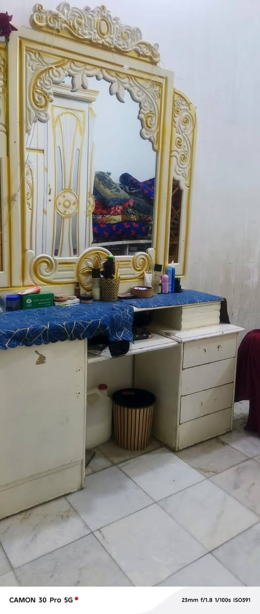 غرفه البيع مثل ماواضحه سعره  مليون  300وبيه مجال شراي يدخل خاص مستعجلين ع بيعته

نص مكتوب في الصور:
- CAMON 30 Pro 5G 23mm f/1.8 1/100s ISO391
- CAMON 30 Pro 5G 23mm f/1.8 1/100s ISO288
- CAMON 30 Pro 5G 23mm f/1.8 1/100s ISO385