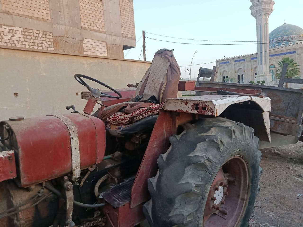 السلام عليكم تنكترات للبيع عدد اربعه العنوان الرمادي الإستفسار الرقم  ***********
