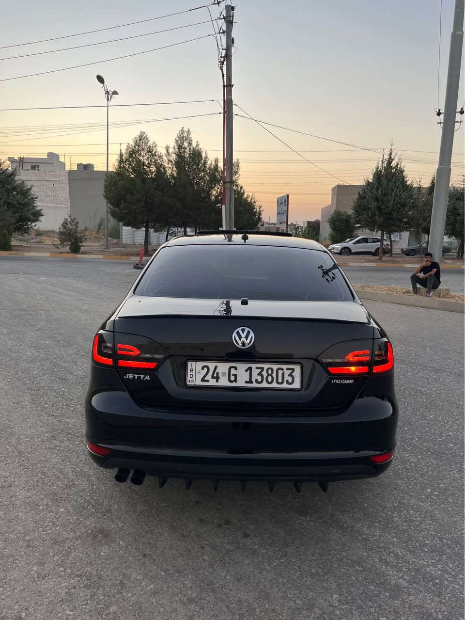jetta 2012 xalije 

ڤۆلکسواگن جیتا خەلیجی
رەنگی رەشی قەتران 
مەکینە ٢٠ بێ تۆربۆ 
فول مواصفات 
سلایت - شاشە - حساس پێش و پشت - تەبرید لەمس - تەبرید مەرکەزی - گێر ئۆتۆماتیک 

سەیارەکە بێ مەسروفە جاهیزە 

گێر و مەکینە و بەناوکردن و غرامە بە شەرتە 

٣ پارچە بۆیاغە 
چاملغ+چاملغ+دەرگا 
٢ نیو دۆسە سبوغە
٢ تەعدیلی هەیە 

٢٠٠،٠٠٠ کم رۆشتوە 

سعری ٨٤ وەرەقە و مەجالی کەمی فرۆشتنی تێدایە 

***********
کۆرەک - واتساپ شقلاوة, أربيل
