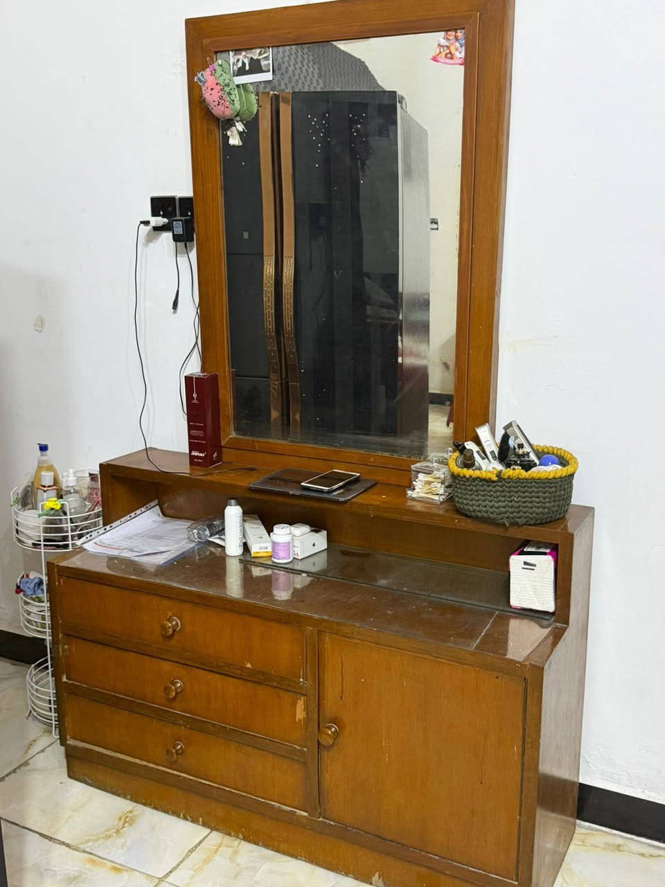 غرفه اخشاب صاج نظيفه وثقيله الكنتور ست ابواب السعر ٤٢٥ الف بغداد الحسينية بالبدايه للإستفسار***********
