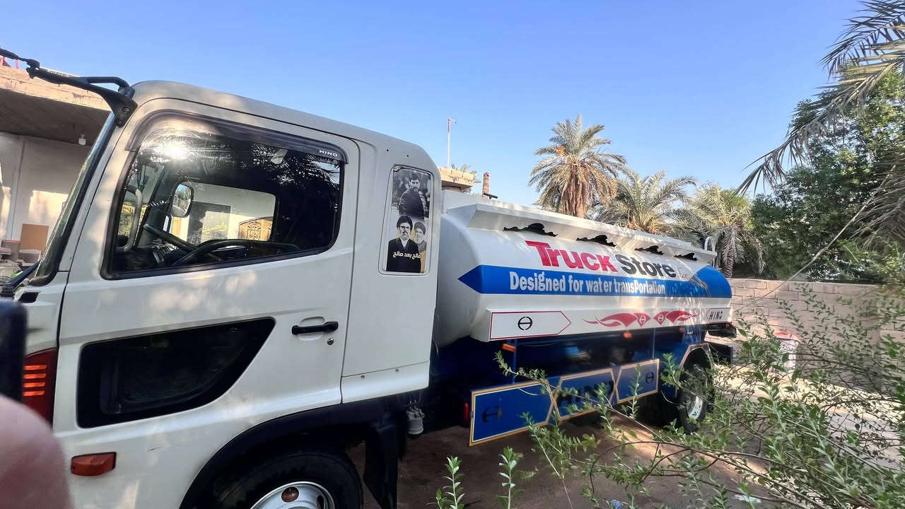 شاحنة • نفط أو ماء