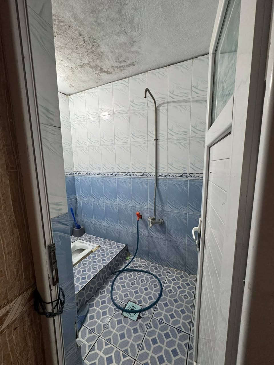 #دار_للبيع 🏠 بشارع المطار القديم مساحه 100م #طابقين 

⚜️بناء طابوك درجه اولى الأساس والسقف صب كونكريت 
🔺يحتوي على 3غرف وصاله وستقبال ومطبخ وصحيات داخليه وخارجيه..
🔺السعر 42 وبيه مجال 
⚜️ للاستفسار مراجعة
   ((#مكتب_ابوعراق_للعقار  ))

☎️*********** واتساب
