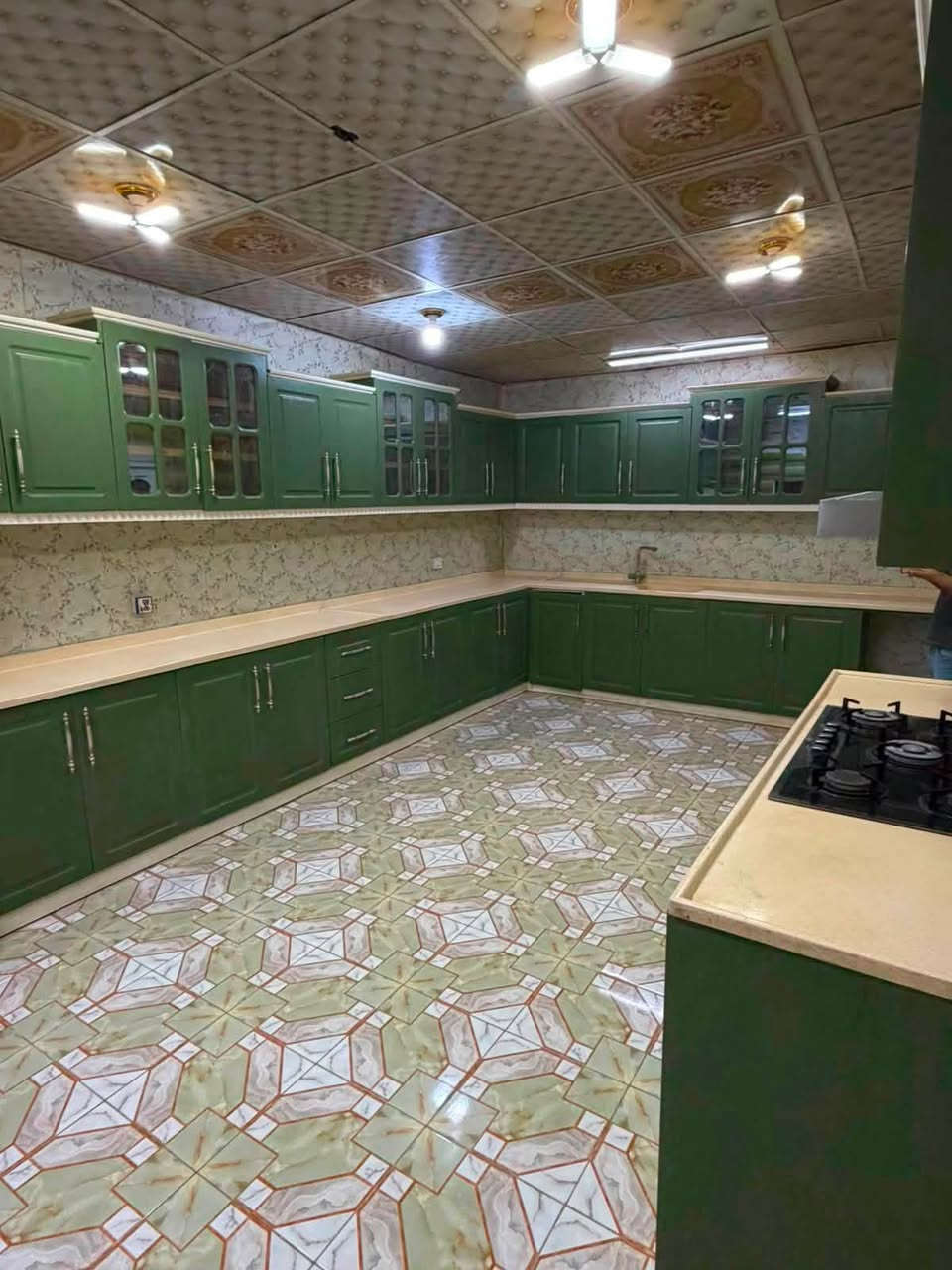 🏘️دار في مجمع الاميرات الاول
📐مساحة 300م  ،شارع 12 .على حديقة  
مربع أول… بلوك 4
يـٌباع ع النقد للاستفسار يرجى   للاتصال ع الواتساب 
+964 781 410 6900
