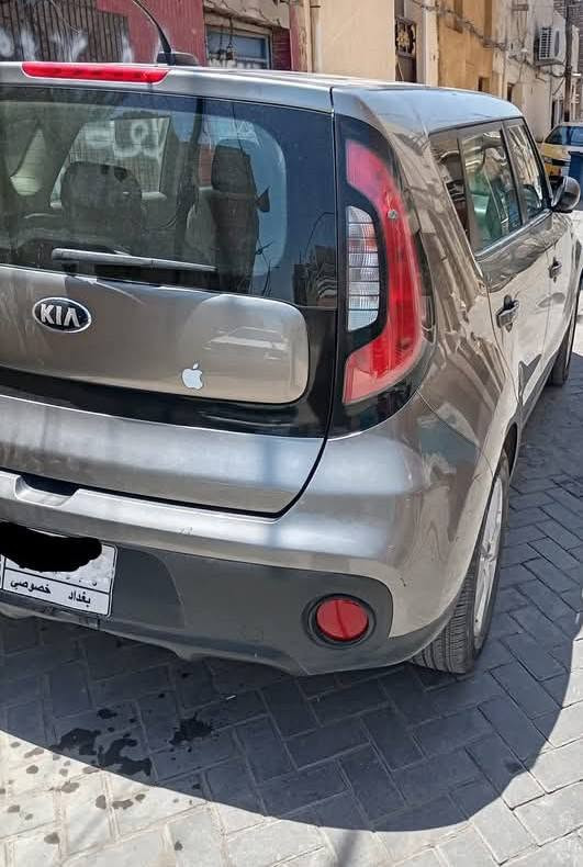 كيا صول وارد امريكي موديل 2018 محرك 1600 رقم بغداد .. حادث تبديل بنيد وجاملغ جهه السائق لألغد ولاشاصي الباقي ليبل واحد .. الباب بصف السائق مصبوغ اثر شخوط .. الكير والمحرك مكفول تبريد منظومه جديدة .. ماشية 57 ألف ميل .. السعر 110 .. هاتف *********** .
