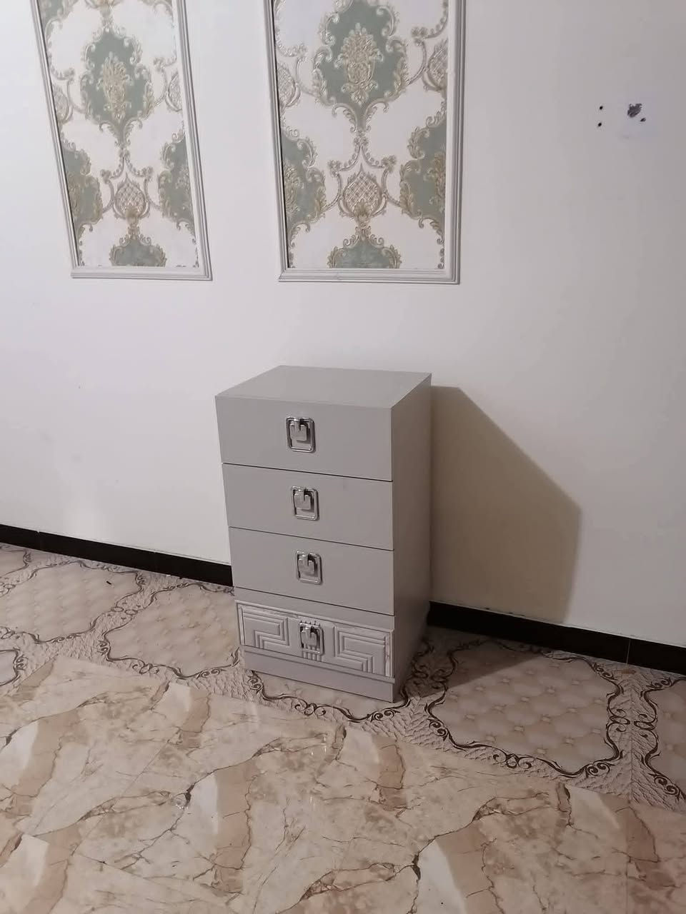 غرفة ضخمه تركي نضيفه كلشش كلش نضافه 100من 100ستخدام شهر واحد زلق مابيهه السعر مليون وربع وبيهه مجال والشراي يتصل على هاذه الرقم ***********
