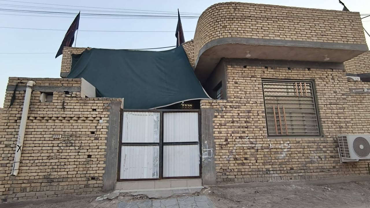 بيت زراعي طابق واحد المساحة الكلية 220 البناء 180 غرفتين وصاله واستقبال ومطبخ وصحيات خارجيه وداخليه بناء البيت طابوق + صب شغل درجة اولى البيع مع الاثاث او بدون اثاث حسب رغبه المشتري  موقعه خلف المستشفى التركي وقرب الحولي مال الاسكان الصناعي
***********
