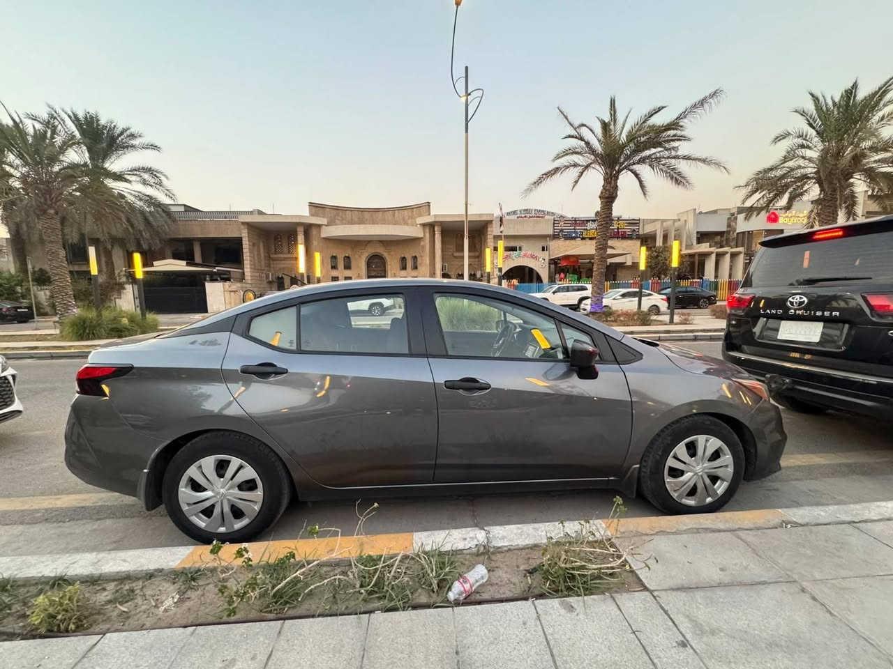 للبيع نيسان فيرسا 
موديل ٢٠٢٠ رقم بغداد 
السيارة كلش نظيفة ماشية ٥٠ الف ميل قابلة للزيادة 
حادثها كلش خفيف فقط الجاملغ و حافة البنيد حسب ما واضح بالصور  و نصبغ البنيد بعدها بسبب جراد اللون 
بدون دوااخل شواصي لغوود بدنة كلة سليم و بدون ضرر وضررها جدا بسيطة 
كير محرك كلة كفاالة على وضع الشركة وكلش معتني بصيانة السيارة من ناحية الإدامة وكلشي

 مكاني بغداد / اليرموك شارع مسبح اليرموك 
سعر السيارة ١٠٥ $ وبيهة مجال حق جيتكم 
للتواصل ***********
