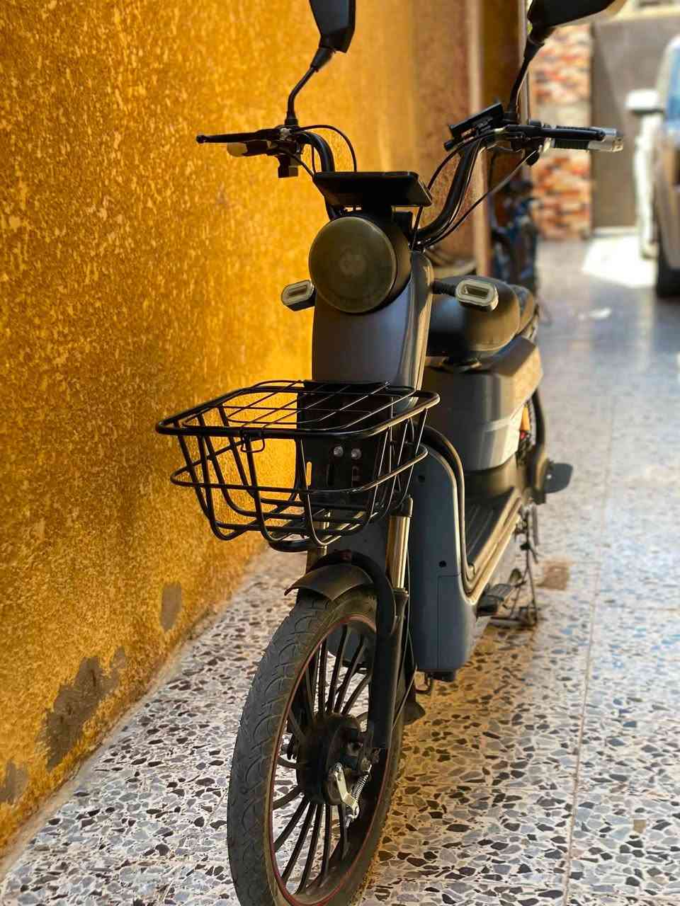 دراجه شحن ليثيوم 
مو بطاريه ليثيوم جديده امانة الله ورسوله كلشي ما مبدل بيها 
ما بيها اي نقص  شغل واطلع ما توكف ابد والله 
رقم الهاتف:*********** 
بغداد الكمالية
