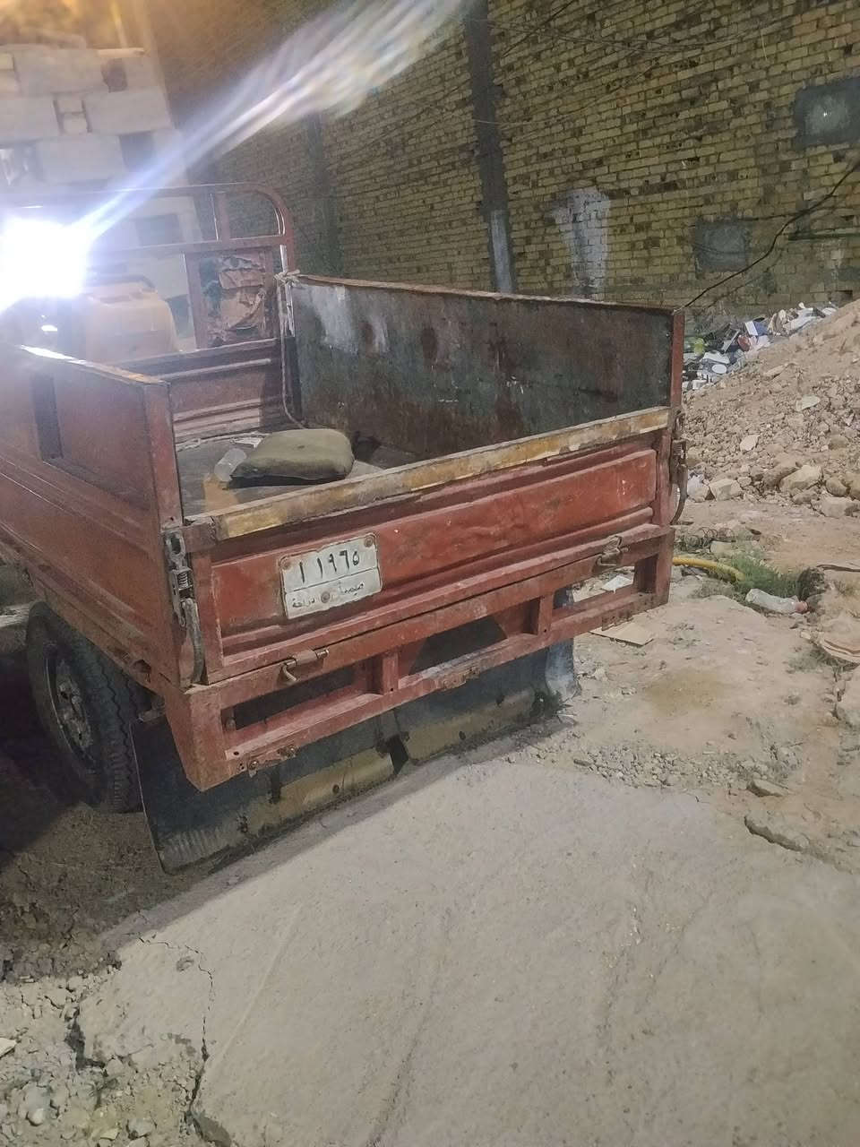 السلام عليكم ستوته للبيع رقم سنويه فقط شاصي طاق باج بطن ومسوينه سعر 9/ وبيها مجال قليل*********** العماره
