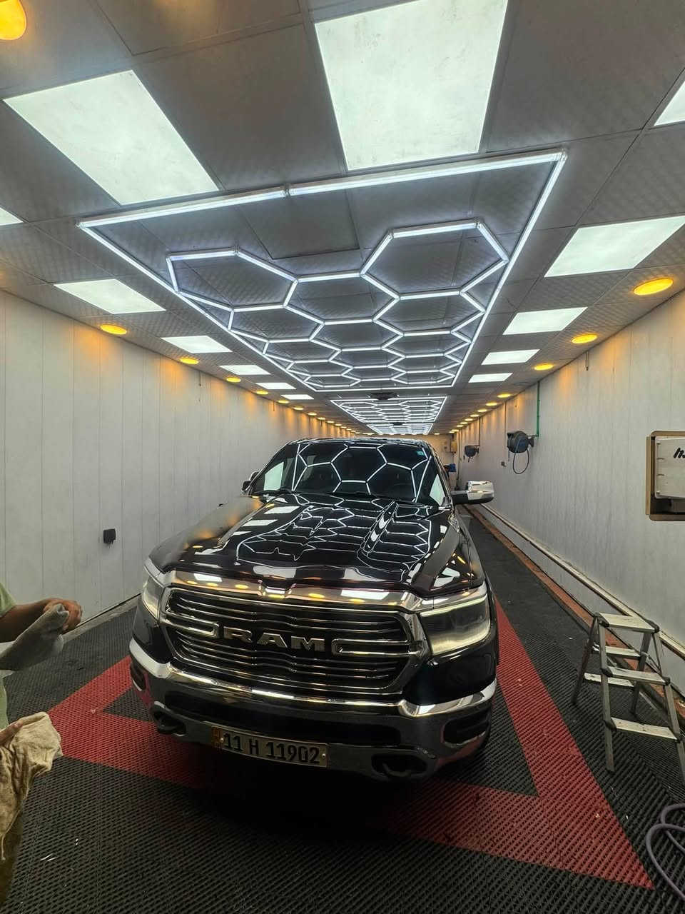 دوج رام لارامي موديل 2024
8سلندر  دفع 4×4 نظام اي تورك 

حادثة بيبان ثنين وتكمة الفوك والجوة والوسطية معمرات ومصبوغات التكم 
لكن البيبان مبدلات نفس اللون 
بجم مكفول من كلشي 
ايرباك فقط صفحة السايق فقط 
اي كلوب ممشتغل بالدشبول 

السيارة ماشية ٤٥  الف مايل  

باب طويل بدي قصير (المرغوب)

المواصفات :

اشاير بالمري ✅

تشغيل عن بعد ✅

نظام تحذير ⚠️ ✅

مري كهربائيه ( شفط ) ✅

منافذ USP / تايب سي ✅

قطعتين تبريد ✅

اماكن تخزين كثيرة ✅

مقعدين الامامية كهرباء  ✅

تحديد سرعه ✅

مشدود علية منظومة غاز شادهة باربيل ايطالية 

وباقي المواصفات المعروفه بالرام  🔥

السيارة باسمي 

السيارة كاملة وجاهزة من كلشي ✅

للاستفسار على صور الحادث والسعر على الرقم او وتساب
***********
