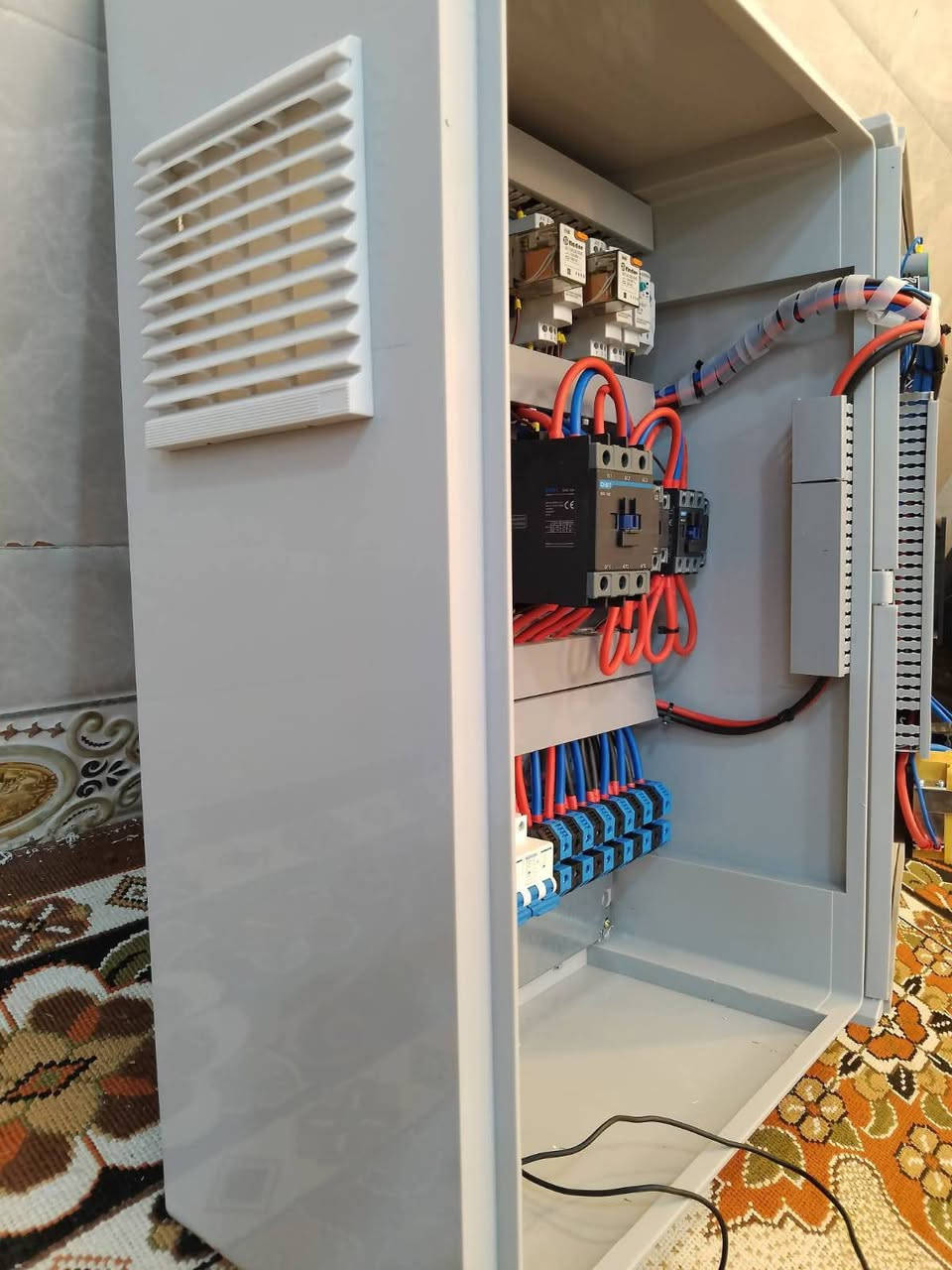 السلام عليكم مساعد لعمل لوحات السيطره ATS وعمل شواحن السيارات الكهربائية ولوحات سيطرة منظومات السقي  وعمل أجهزة للتحويل
***********
