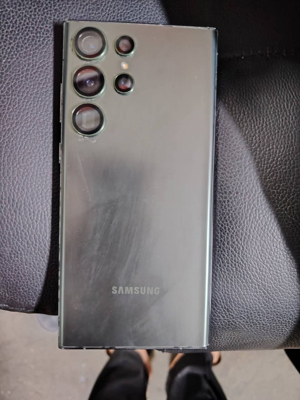 سلام عليكم 
هاتف Galaxy S23 Ultra
للببع مبدل شاشه سعر 800 وبيه مجال 
للتواصل او واتساب ***********
