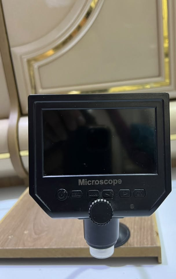🔬 مجهر رقمي محمول 1600X – شاشة LCD
مجهر رقمي محمول LCD مناسب للفحص والتكبير، ويتميز بشاشة عرض مدمجة وإضاءة قابلة للتعديل.

المواصفات:

امكانيه الربط على للابتوب وعرض الصوره اذا اتريد صوره اكبر 
وجود منفذ للرام 
* 🔍 تكبير يصل إلى 1600X حسب مواصفات الشركة.
* 📺 شاشة LCD مدمجة للمشاهدة المباشرة.
* 💡 إضاءة قابلة للتعديل.
* 🔋 بطارية مدمجة.
* 🧪 مناسب لفحص الإلكترونيات والدوائر والقطع الصغيرة، وكذلك الاستخدام التعليمي والبحثي.
* 👜 تصميم محمول وسهل الاستخدام.
سعره 50 الف 
مكاني بصره كرمه علي 
رقمي ***********
