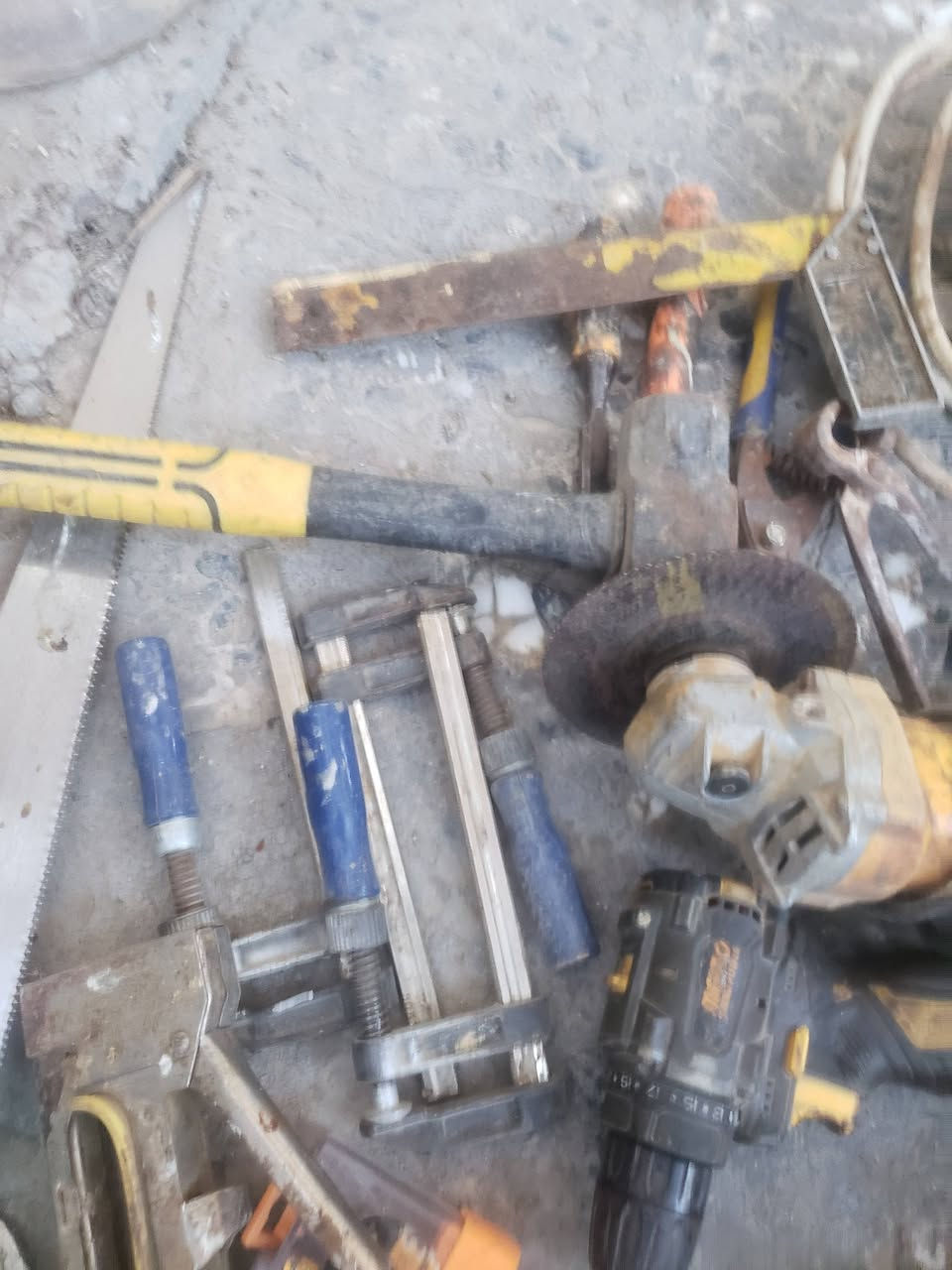 سلام عليكم عده نجاره للبيع كامله بدون ابي نقص ولكهربايات كلهن ماركه وسعرهن مناسب جدا 125 بغداد الكرخ هاتف *********** الريبون ستلي مال مواسسه
