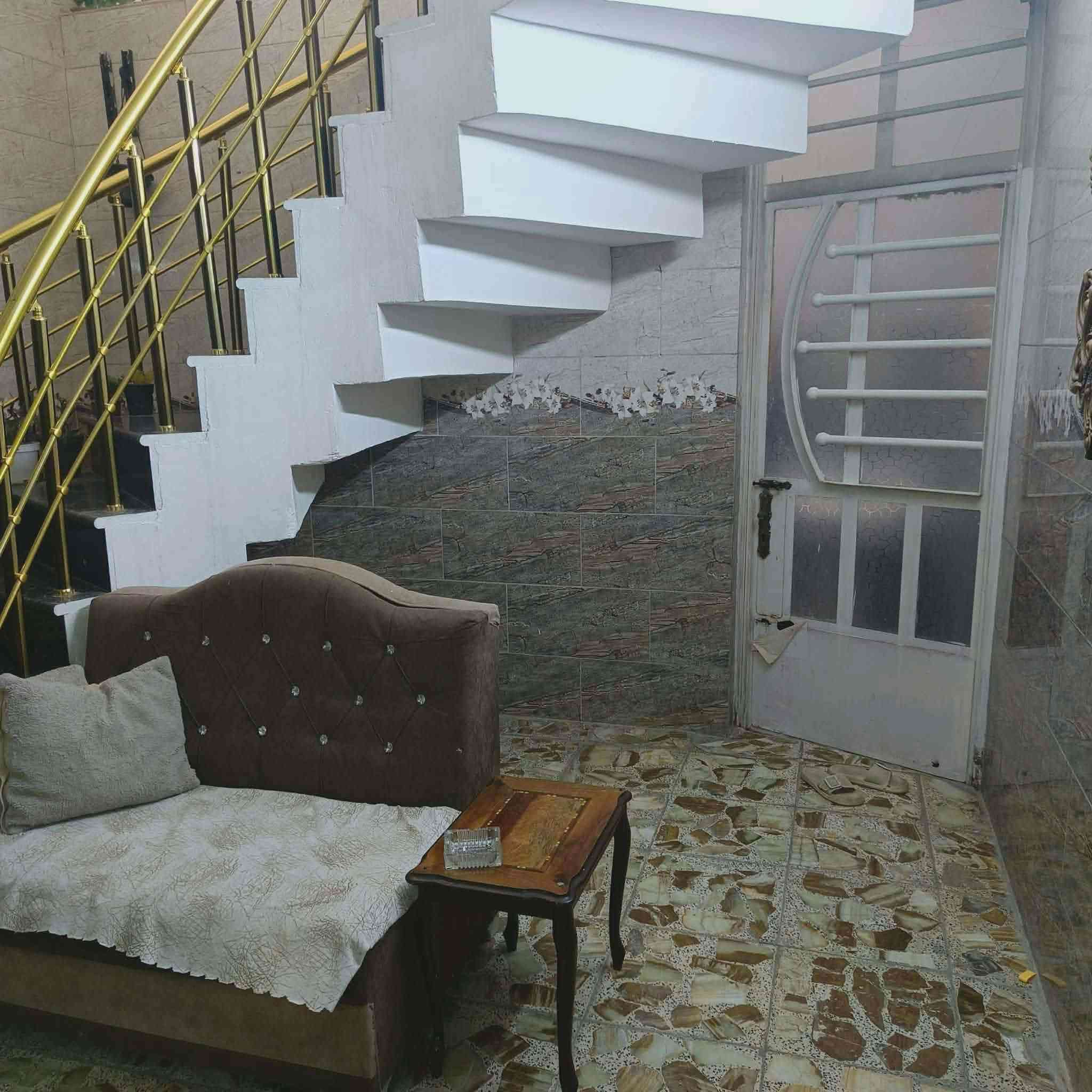 بيت للبيع 200متر
بناء حديث 
غرفتين وحولي وهول كبير ٨ مترات 
ادفوگ غرفه وبيتونه وسطحين حديقه 
شارع تبليط 
خلف المشاتل عل قناة حي السلام/ البساتين 
الاتصال ***********
