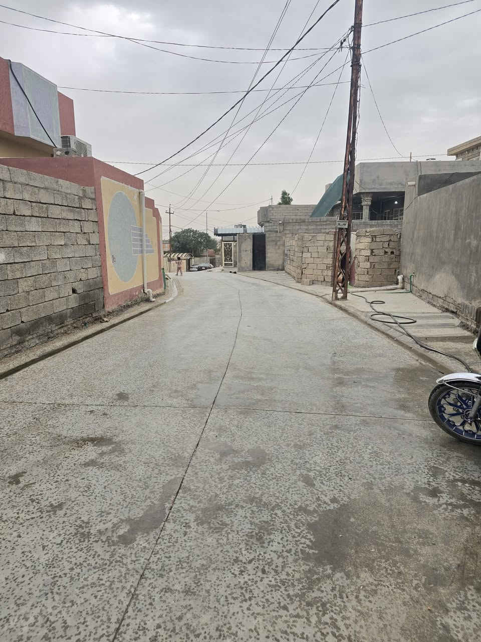 حي الوحدة قرب البث • ١٦٠م • ماء وكهرباء